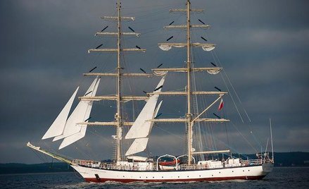 "Fryderyk Chopin" wpływa do portu w Swinoujściu