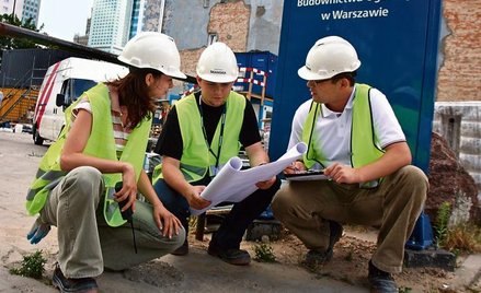 Na budowach Skanska przyszli inżynierowie zdobywają doświadczenie i poznają firmę, która uczy swych 