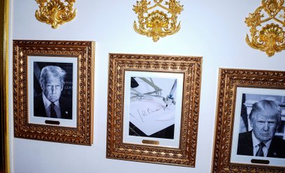 Donald Trump rozśmieszył Xi Jinpinga zdjęciem maszyny do składania podpisów, które wisi w Białym Dom