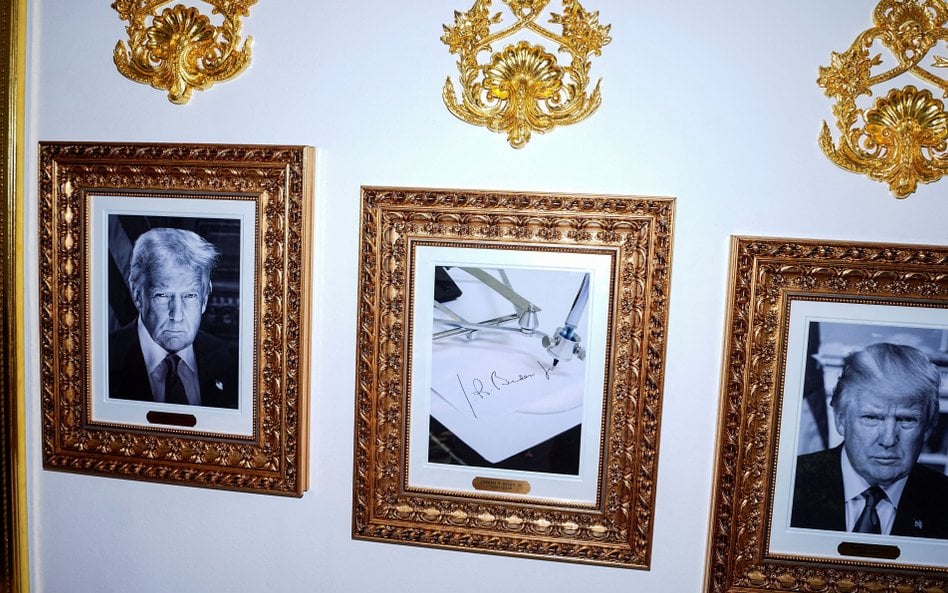 Donald Trump rozśmieszył Xi Jinpinga zdjęciem maszyny do składania podpisów, które wisi w Białym Dom