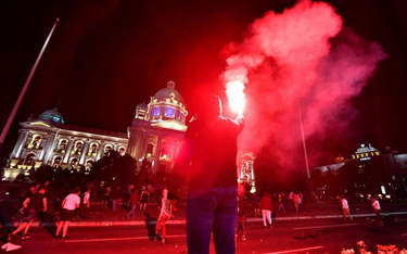 Serbia: Były wybory, jest nawrót epidemii. Protesty w Belgradzie