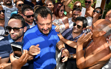 Matteo Salvini nie wprowadził prawie niczego ze swojego programu, ale jego popularność rośnie. Umie 