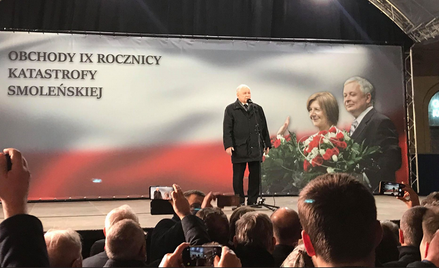 RE rozpoczęła się od minuty ciszy dla ofiar Smoleńska
