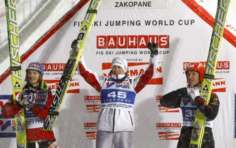 Kamil Stoch na podium. To jego pierwsze zwycięstwo w zawodach Pucharu Świata. Obok drugi w niedzieln