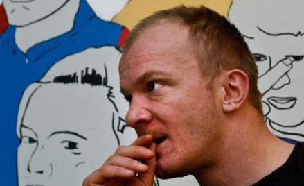 Eryk Lubos urodził się w 1974 r. w Tarnowskich Górach. W 1998 r. skończył PWST we Wrocławiu. Aktor t