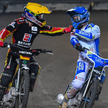 Krzysztof Buczkowski (kask niebieski) z Motoru Lublin oraz Maciej Janowski (żółty) z Betard Sparty W