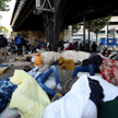 Paryż: Przeniesiono 2700 migrantów z nielegalnego obozu