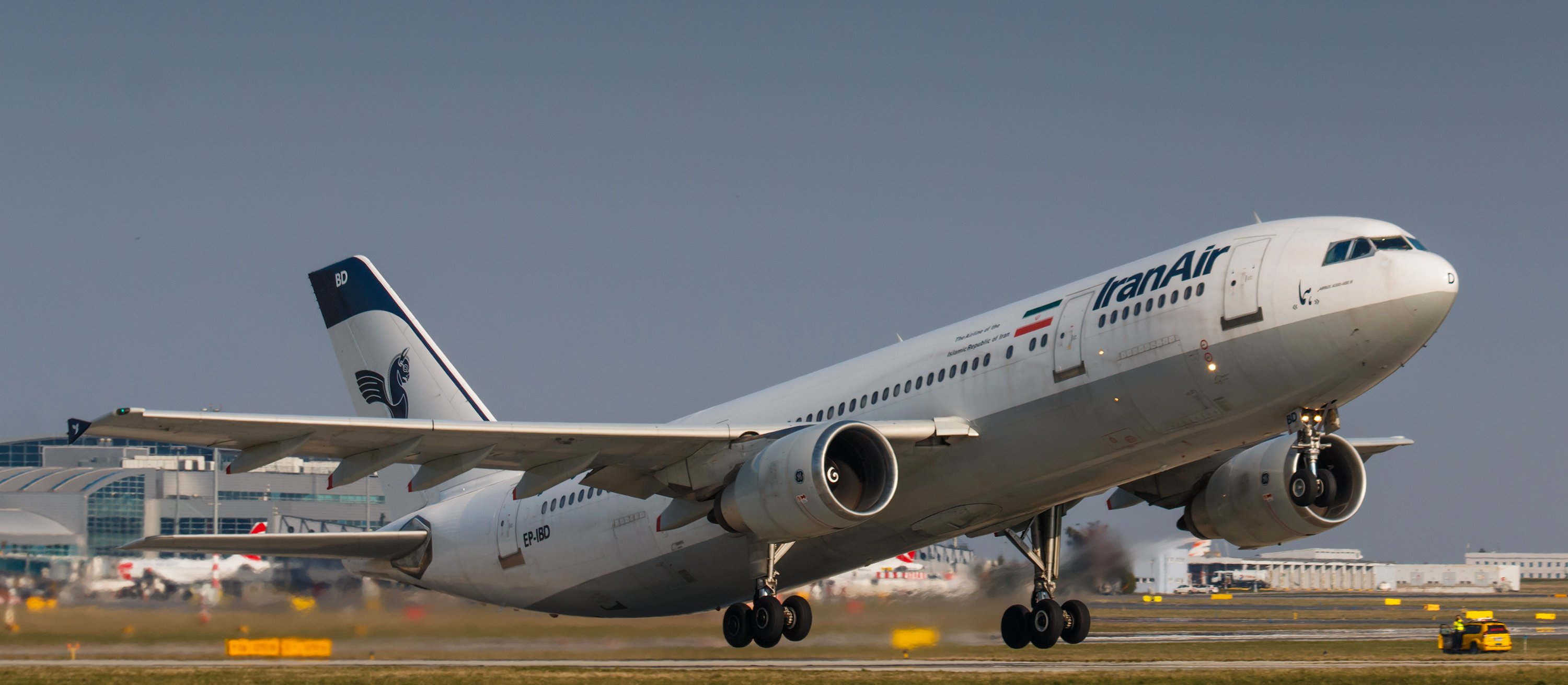 Iran deklaruje częściowe otwarcie przestrzeni powietrznej