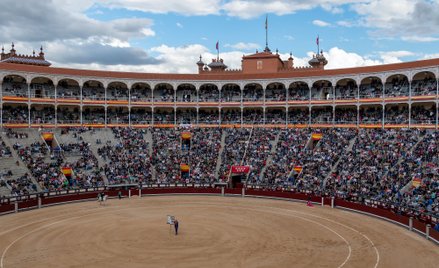 Las Ventas – arena w Madrycie, na której odbywają się corridy.