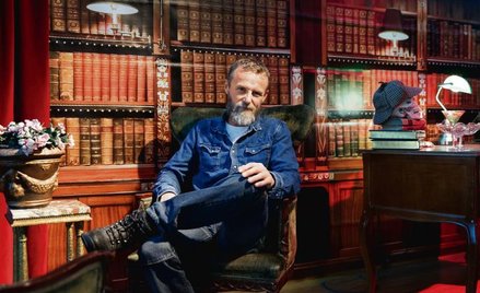 Pisarz ze skalpelem w dłoni