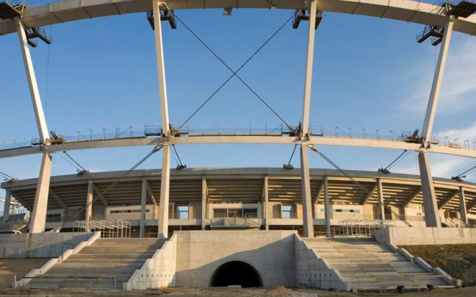 Dachu na Stadionie Śląskim jak nie było, tak nie ma