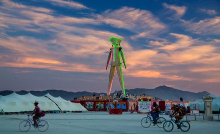 Festiwal Burning Man gromadzi na amerykańskiej pustyni dziesiątki tysięcy ludzi z całego świata.