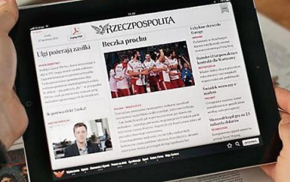 Szybko przybywa cyfrowych czytelników. Wpływy z reklam łagodzą spadki przychodów z ogłoszeń w papier