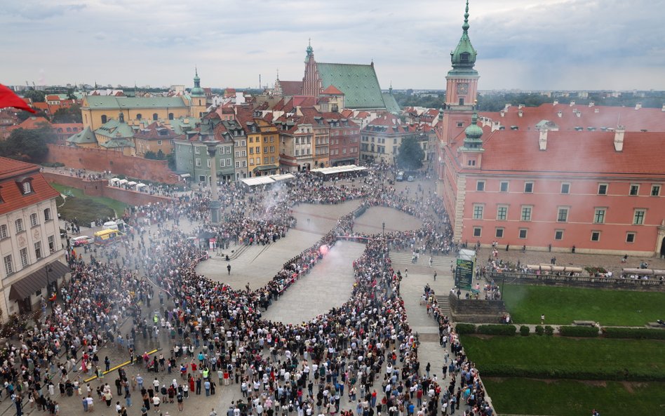 Na Placu Zamkowym utworzono żywy symbol Polski Walczącej