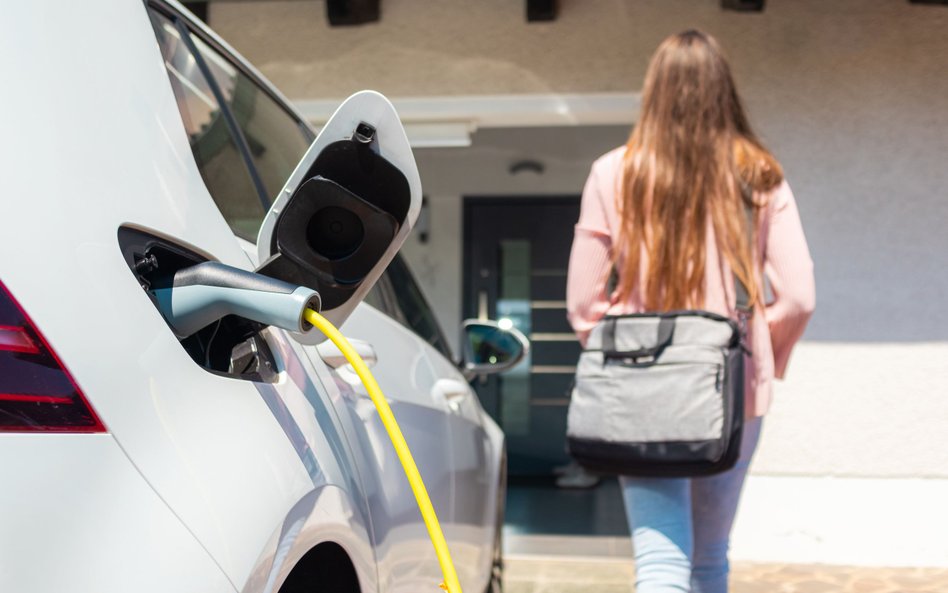 Obniżyły się wymogi, dotyczące liczby aut elektrycznych w urzędach