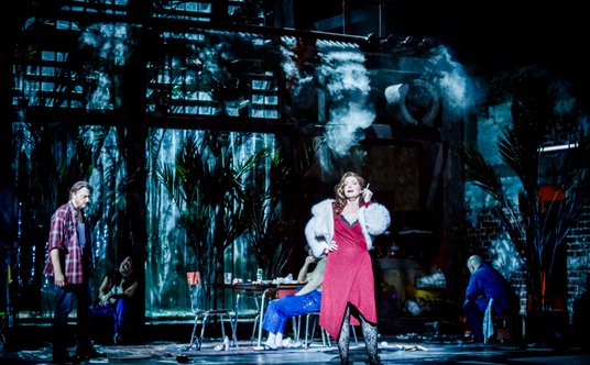 Lise Lindström (Farbiarka) i Lauri Vasar (Farbiarz Barak)