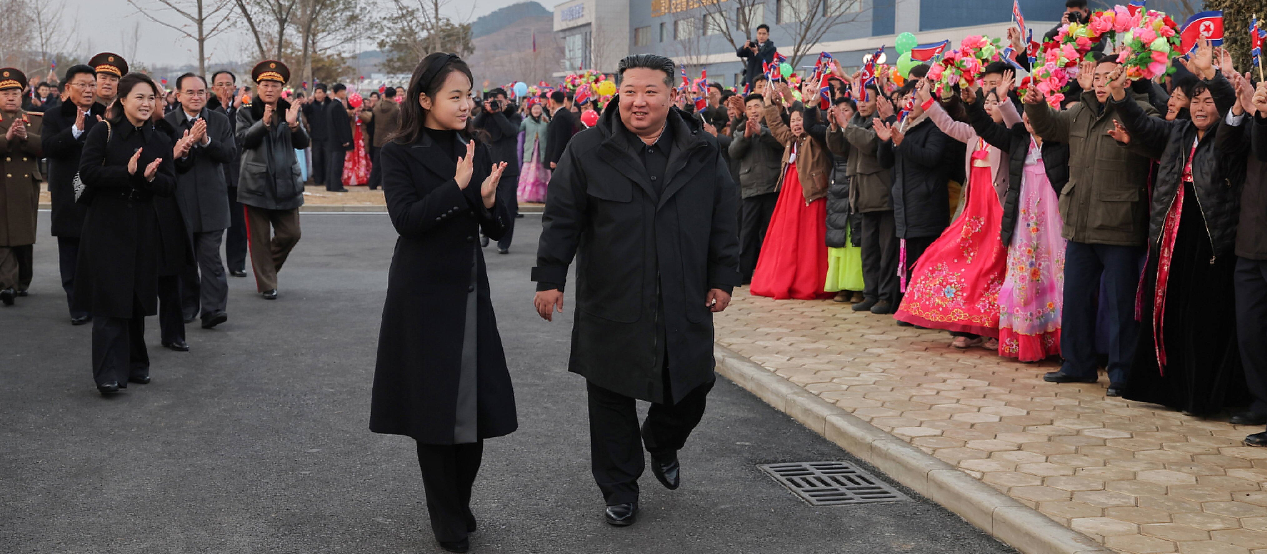 Kim Ju Ae: nastoletnia córka Kim Dzong Una przygotowywana do roli jego następczyni?