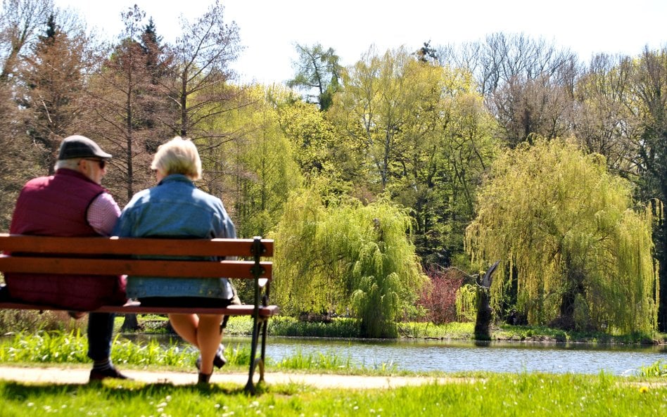 GUS opublikował nowe tablice dalszego trwania życia Polaków. Będą obowiązywać od 1 kwietnia