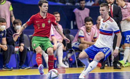 Iwan Cziszkała (z prawej) w czasie finałowego meczu futsalowych mistrzostw Europy Portugalia - Rosja