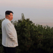 Kim Dzong Un obserwuje próbę rakietową