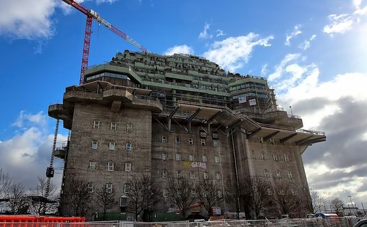 Hotel w trakcie budowy.