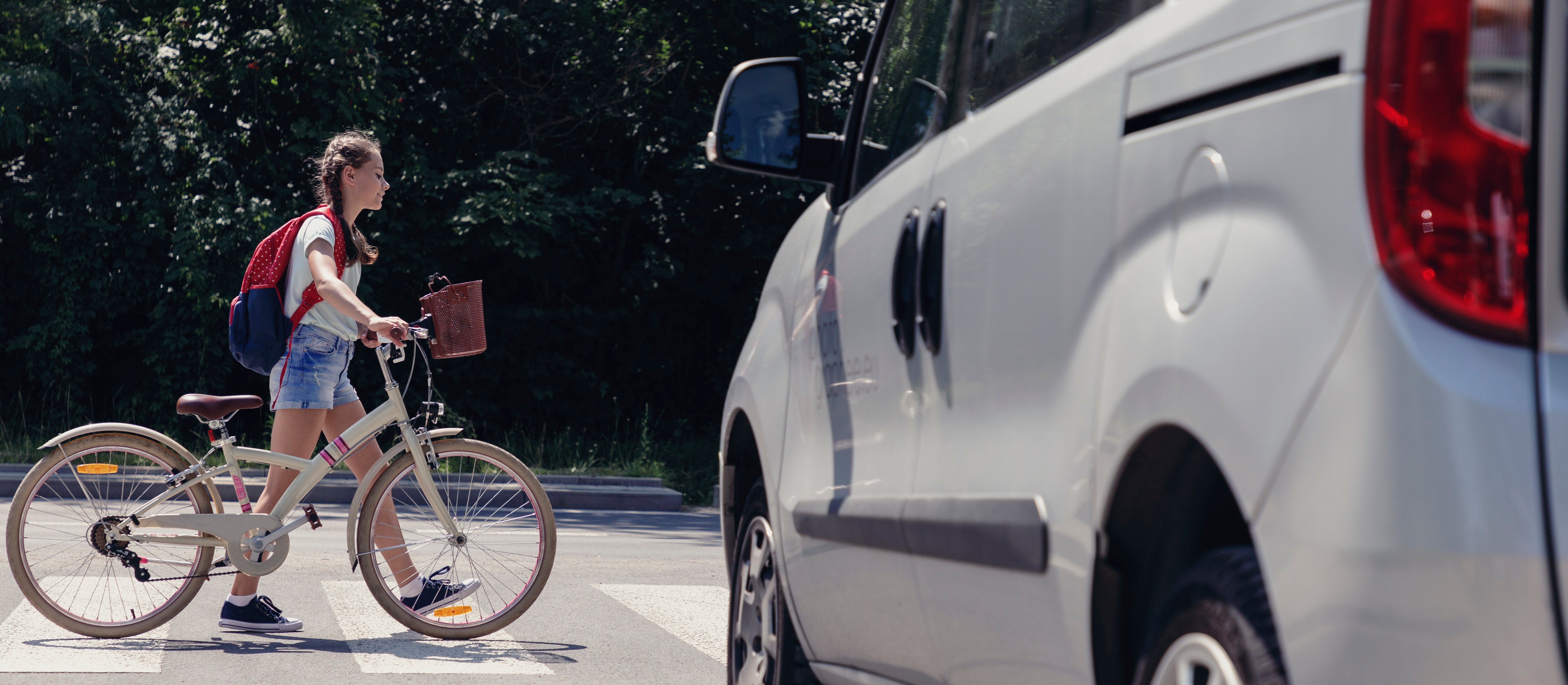 Rowerzysta na przejeździe nie zawsze ma pierwszeństwo. Wyjaśniamy przepisy