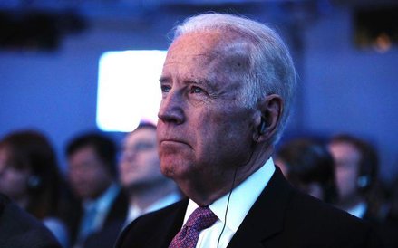 Joe Biden, wiceprezydent za kadencji Obamy, pożegnał się z przedstawicielami globalnych elit zgromad