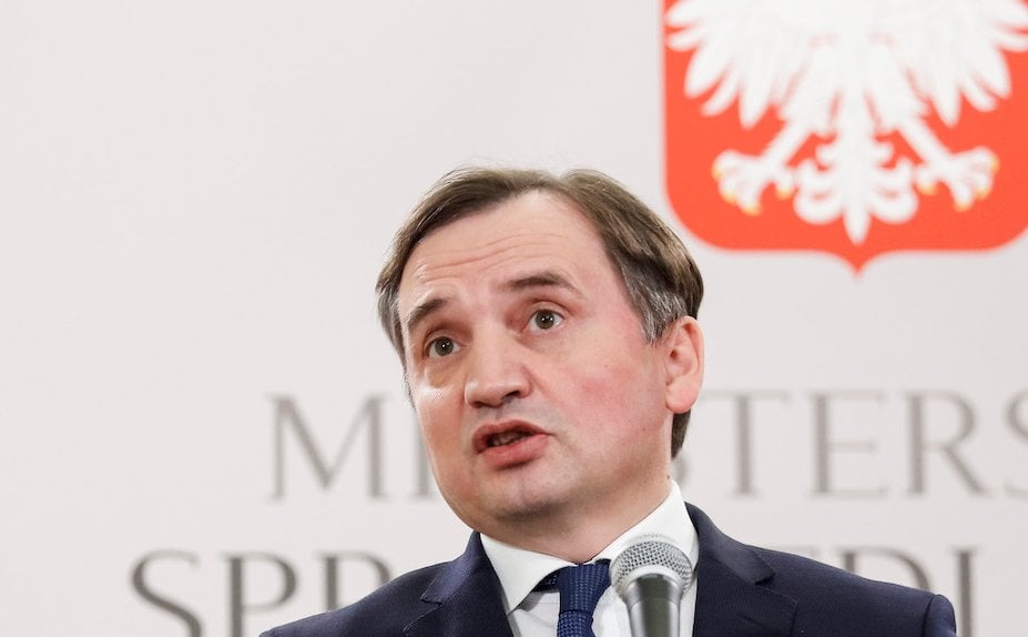 Sędziowie wzięli trzy miesiące urlopów. Dlatego za Zbigniewem Ziobrą nie wydano ENA