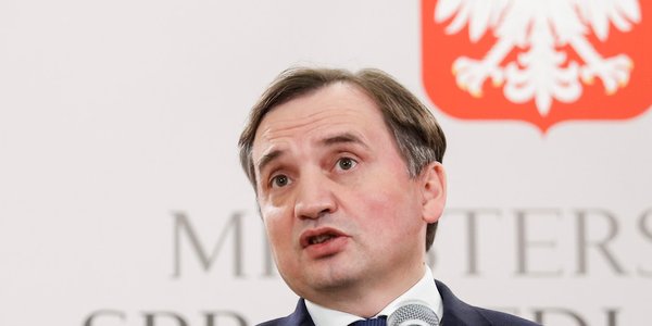 Sędziowie wzięli trzy miesiące urlopów. Dlatego za Zbigniewem Ziobrą nie wydano ENA