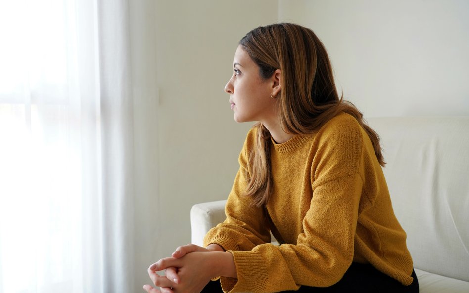 Młode kobiety szczególnie cierpią z powodu samotności.