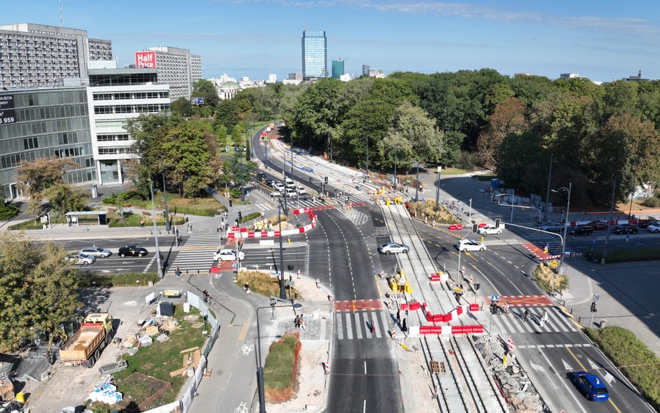 Przebudowa skrzyżowania Marszałkowskiej i Królewskiej jest już niemal zakończona