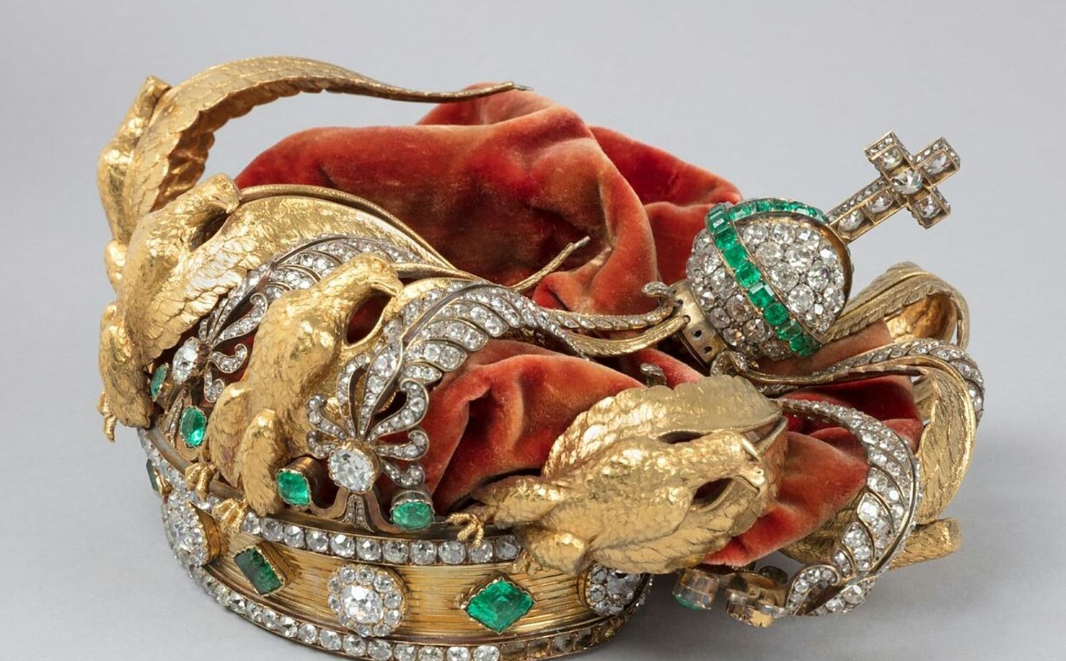 Wiadomo, co stało się z koroną skradzioną z Luwru. Muzeum pokazało zdjęcia