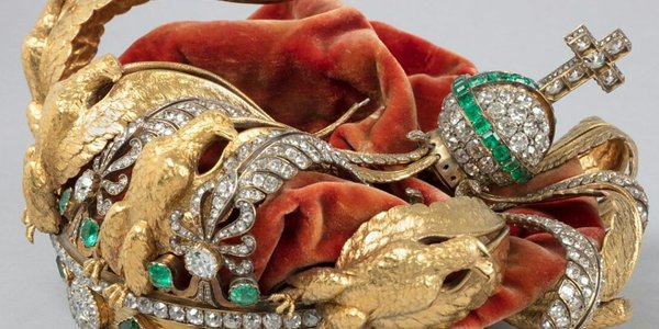 Wiadomo, co stało się z koroną skradzioną z Luwru. Muzeum pokazało zdjęcia