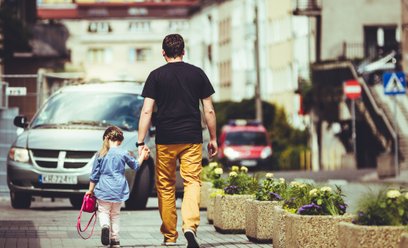 Ojcowie coraz częściej korzystają z urlopów rodzicielskich