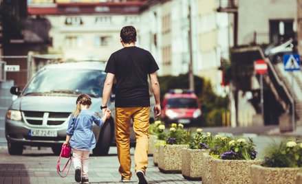 Ojcowie coraz częściej korzystają z urlopów rodzicielskich