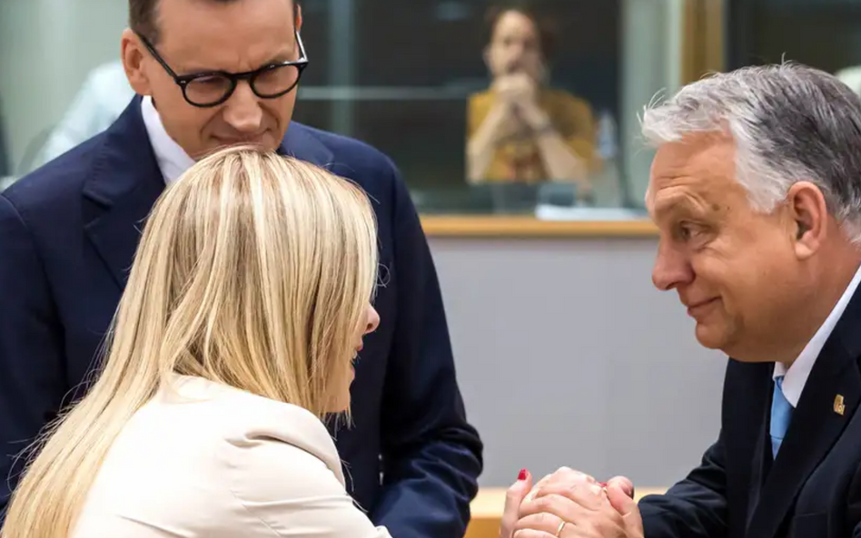 Giorgia Meloni (po lewej) i Viktor Orban z premierem Polski Mateuszem Morawieckim