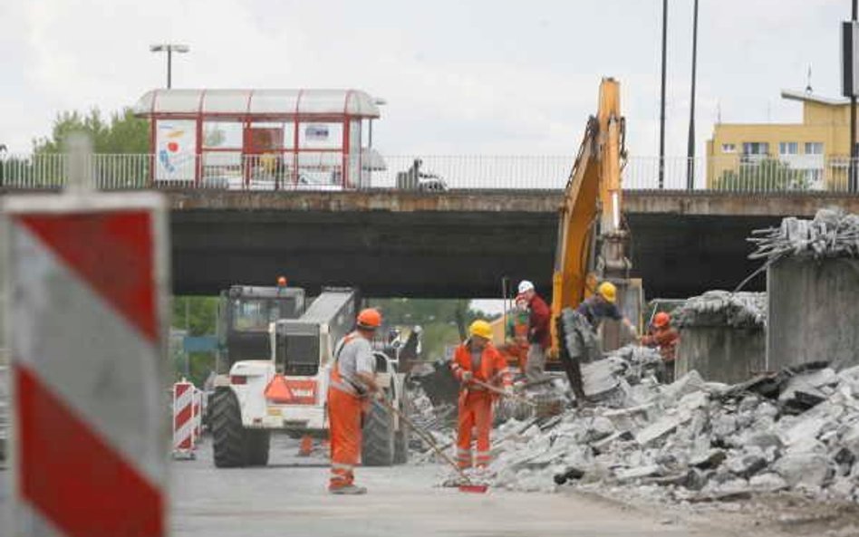 Kiedy udzielić zamówienia, a kiedy przyznać koncesję