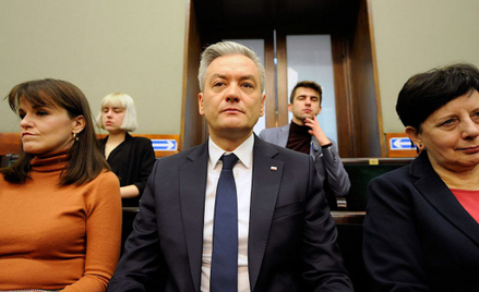 Europoseł i kandydat Lewicy na prezydenta Robert Biedroń obserwował w Sejmie debatę ws. koronawirusa