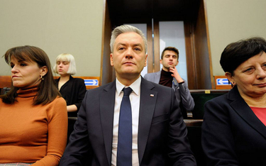 Europoseł i kandydat Lewicy na prezydenta Robert Biedroń obserwował w Sejmie debatę ws. koronawirusa