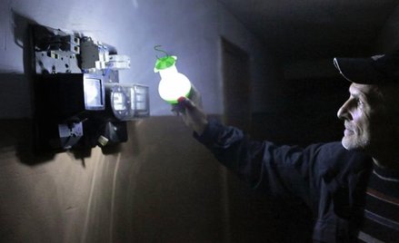 Po zamachach na linie energetyczne Krym tonie w ciemnościach. Zdjęcie z poniedziałku z Symferopola