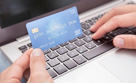 Klienci zaatakowanych banków i sklepów będą musieli wymienić karty kredytowe