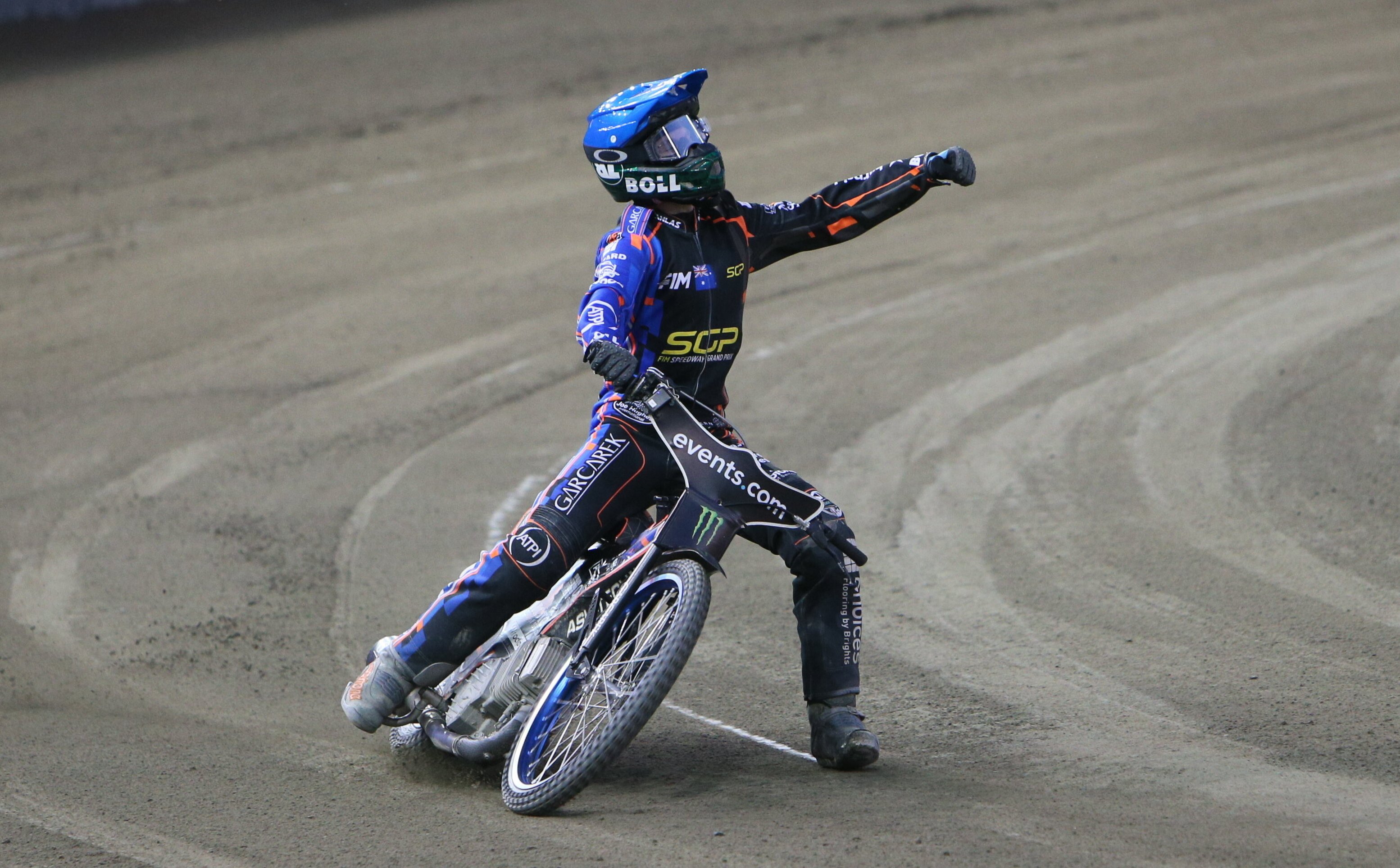 Grand Prix Łotwy. Rewelacyjny Australijczyk już prawie dogonił Bartosza Zmarzlika