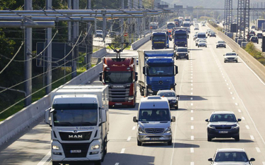 Elektryczna autostrada dla ciężarówek zasilanych z trakcji nad jezdnią testowana jest w Niemczech