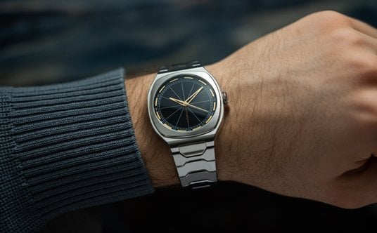 Model 369: Zintegrowana bransoleta w stylu zegarków z lat 70.