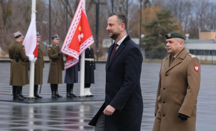 Szef MON Władysław Kosiniak-Kamysz  i szef Sztabu Generalnego WP gen. Wiesław Kukuła  podczas odpraw