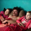 Zdjęcie Roku. Codzienne życie jednej z wielodzietnych rodzin. Mimo ciężkich warunków jej członkowie 
