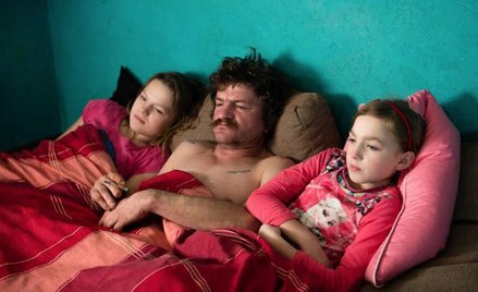 Zdjęcie Roku. Codzienne życie jednej z wielodzietnych rodzin. Mimo ciężkich warunków jej członkowie 