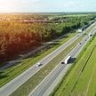 Wykonując manewry na autostradzie, należy kierować się przede wszystkim względami bezpieczeństwa.