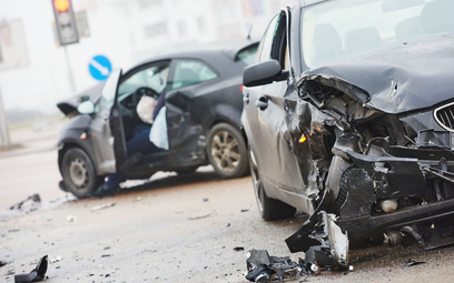 Wypadek służbowym autem - kiedy na koszt kierowcy