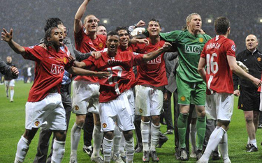 Tomasz Kuszczak (w zielonym stroju) świętuje z piłkarzami Manchesteru United tryumf w Lidze Mistrzów